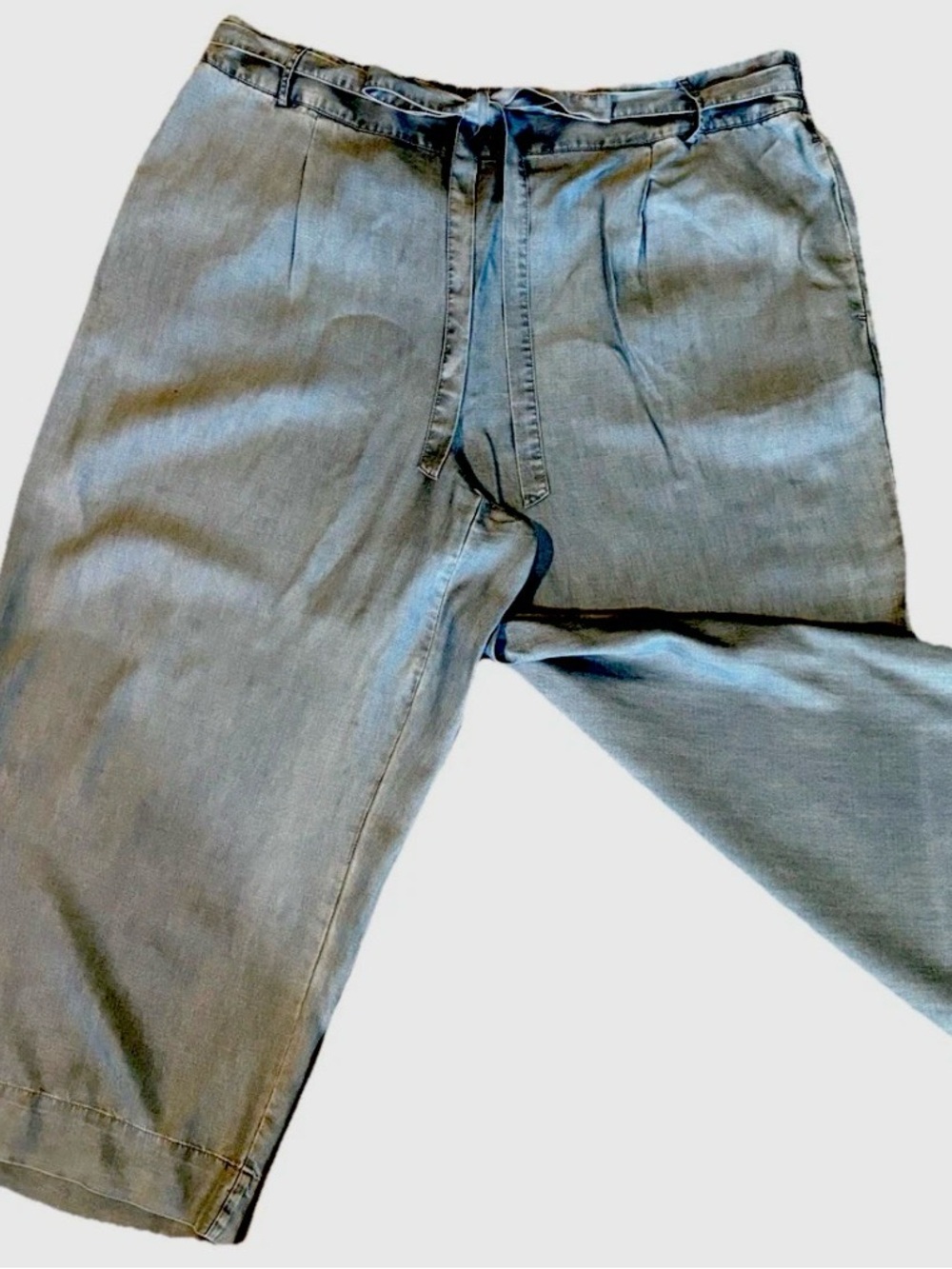 Crown & Ivy Light Denim Blue Elastic Black Flat Front With Tie Cropped Capris XL